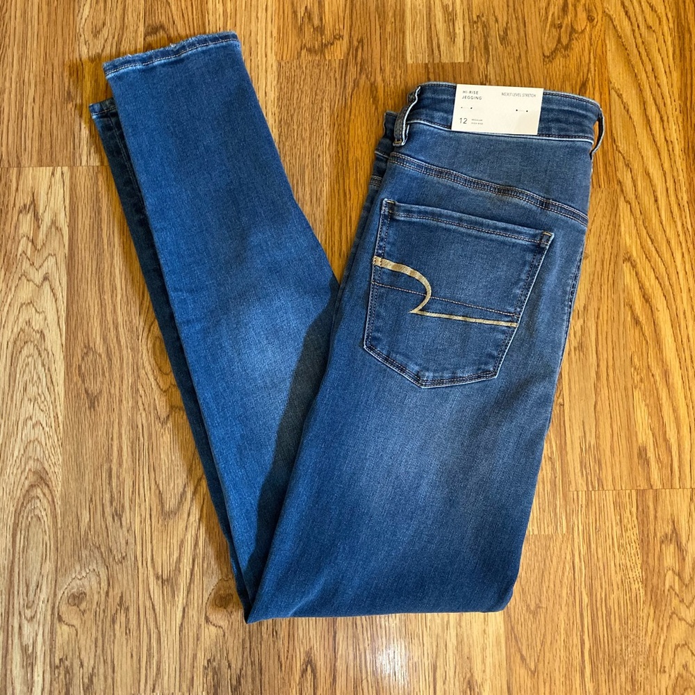 🆕 American Eagle High Rise Jeans